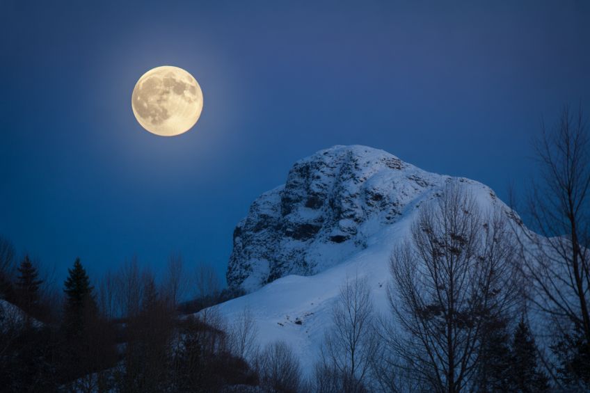 Grand Canyon Unites with Flagstaff, Bryce Canyon, and Albuquerque in a Global Celestial Phenomenon Amidst Decemberâ€™s Full Cold Moon With Clear Skies and Freezing Nights