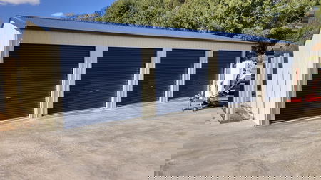 AJ  JR Barnard - Andrew Barnard